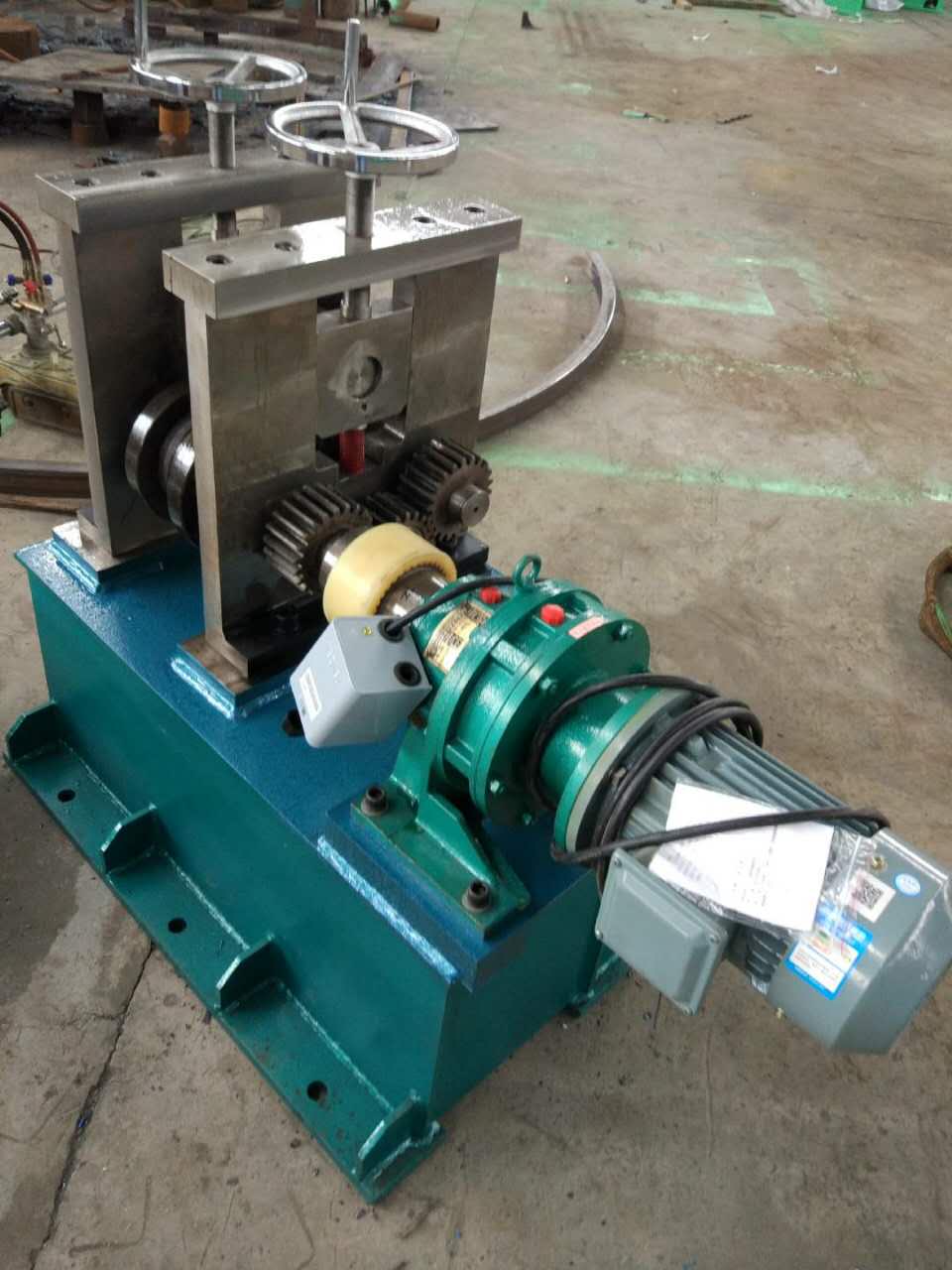 槽鋼滾圓機(jī)